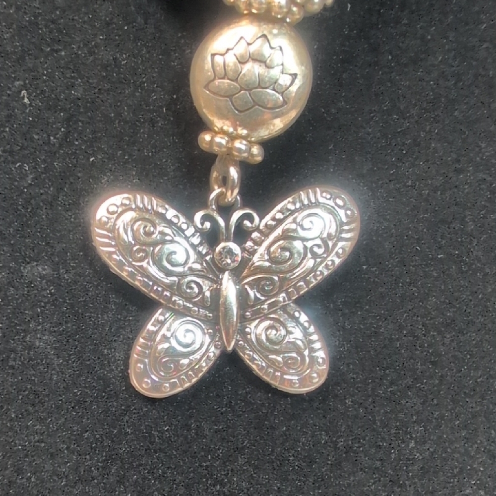 Elegant Silver Butterfly Jewelry Set - Picture 2 of 7